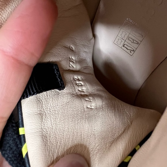 Gucci Ghost Sneakers - Picture 7 of 12